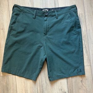 NWOT Billabong Crossfire Submersible Shorts Size 34